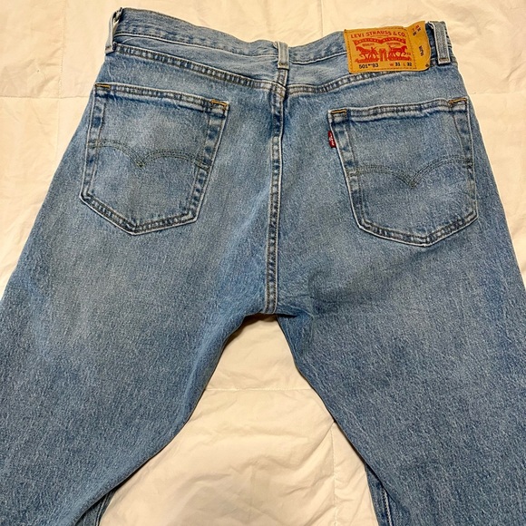 Levi's Blue Relaxed Jeans with Distressed Details - Picture 2 of 6